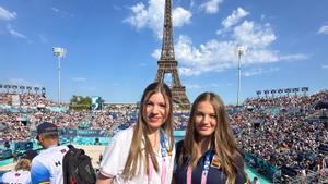 La Princesa Leonor y la Infanta Sofía apoyan a la selección de voleibol de playa en los Juegos Olímpicos a 29 de Julio de 2024 en París (Francia)