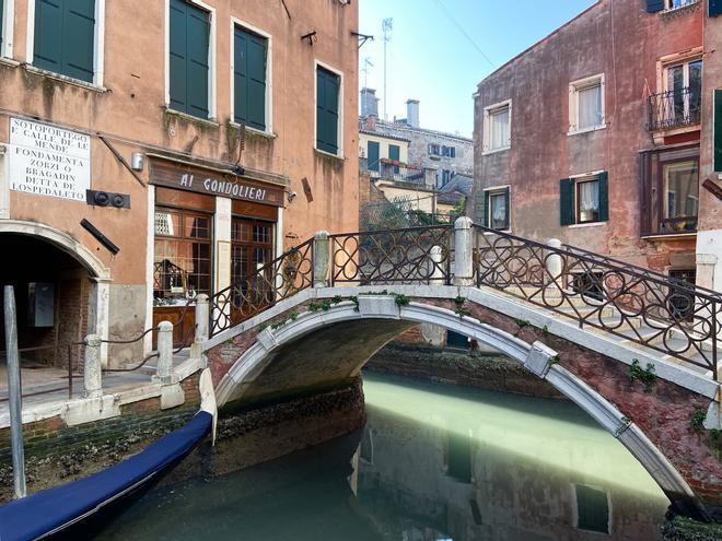 Canales de Venecia secos