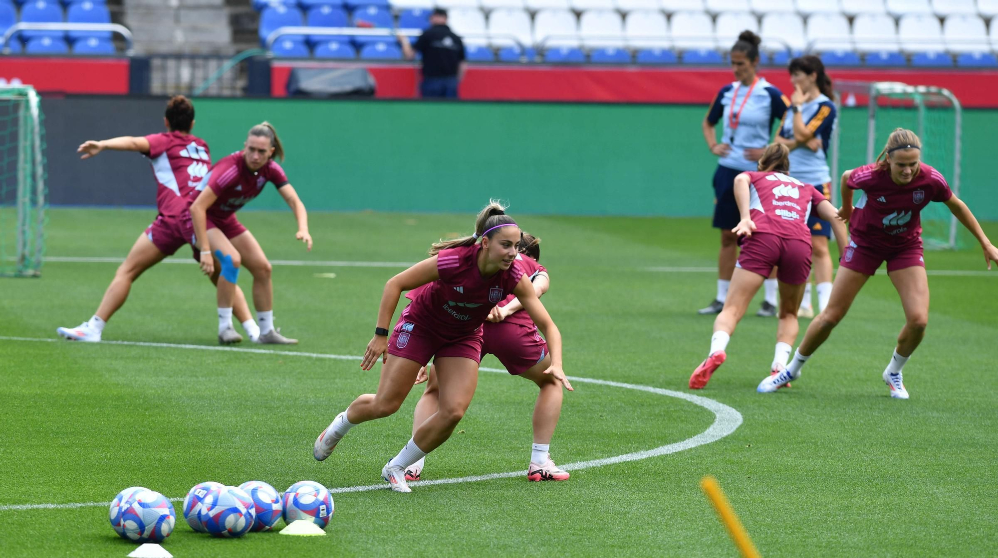 Entrenamiento de la selección femenina de fútbol en Riazor