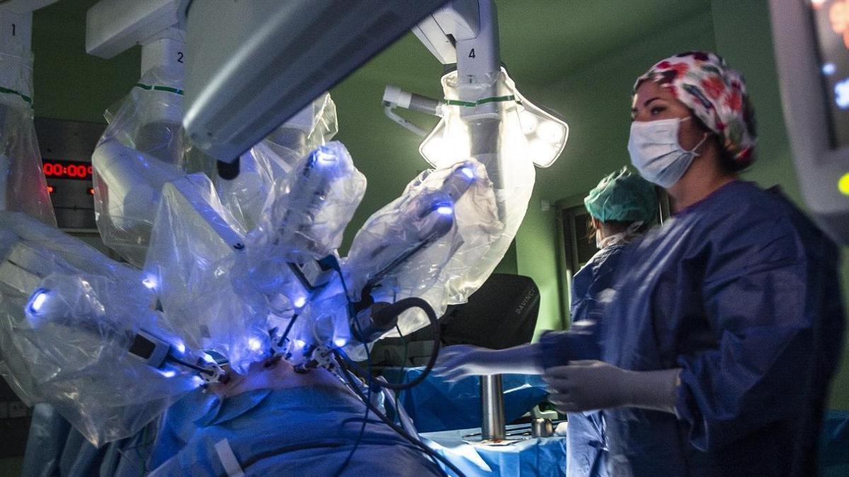 El robot DaVinci del Hospital General de Alicante