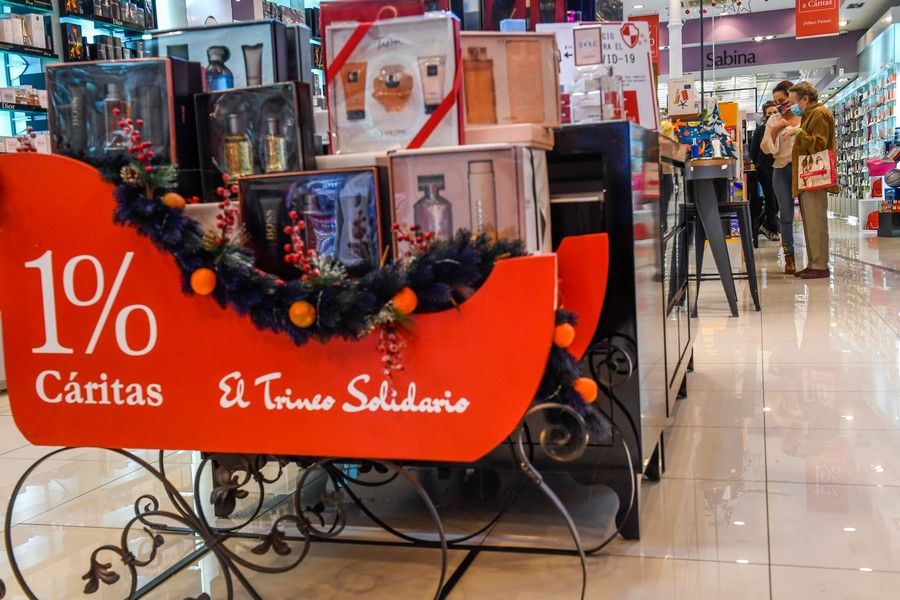 Comercios en la calle de Triana durante la campaña de Navidad y Reyes