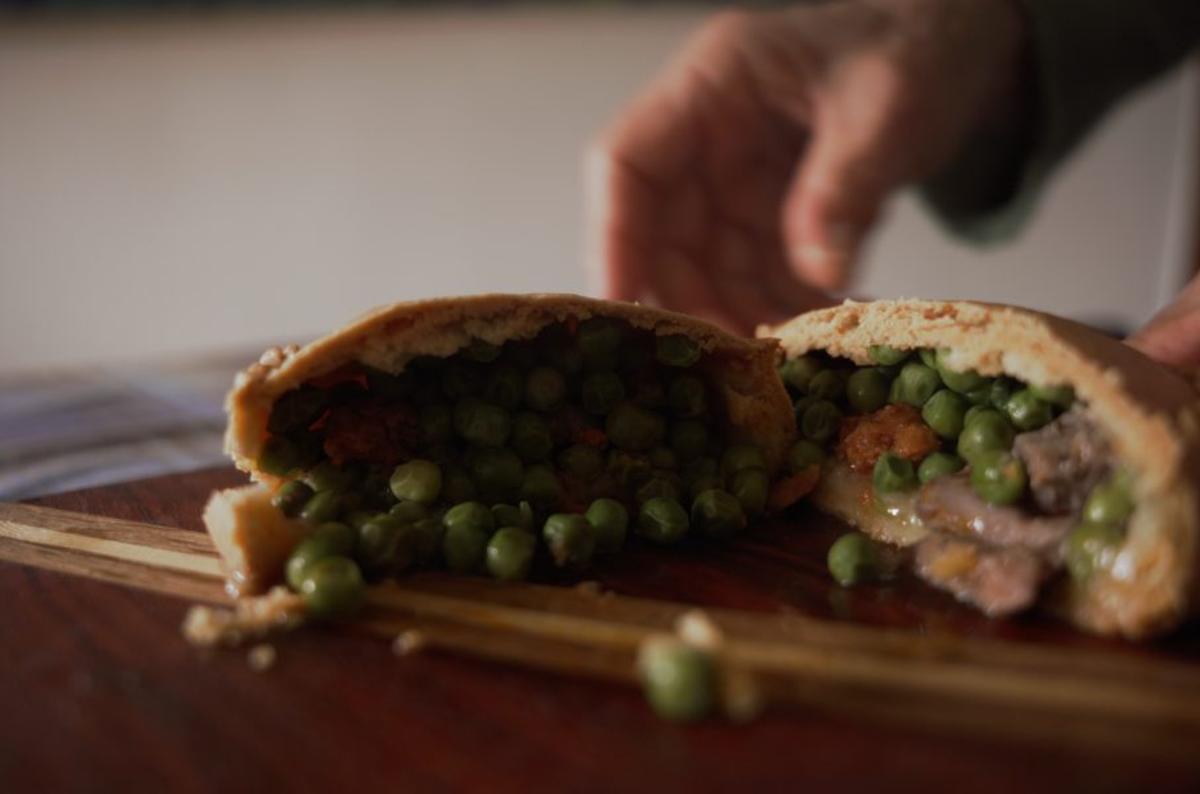 Una ‘panada de carn i pèsols’.