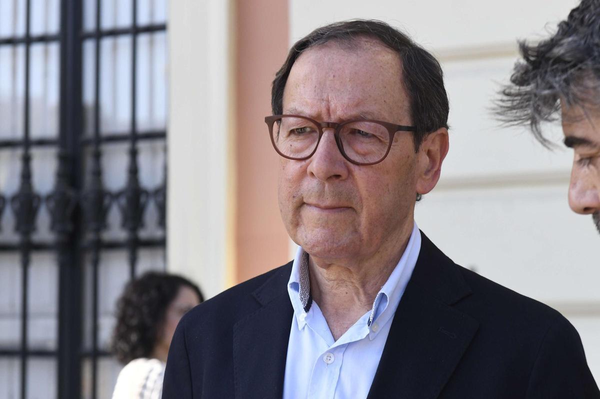 Las imágenes de la despedida a José Ballesta en la capilla ardiente instalada en el Salón de Plenos del Ayuntamiento de Murcia