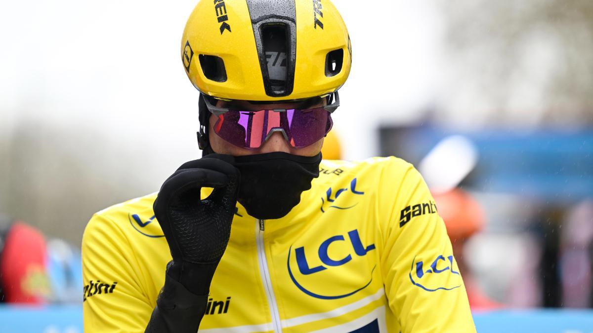 Juan Ayuso tuvo que abandonar la París-Niza tras sufrir una caída