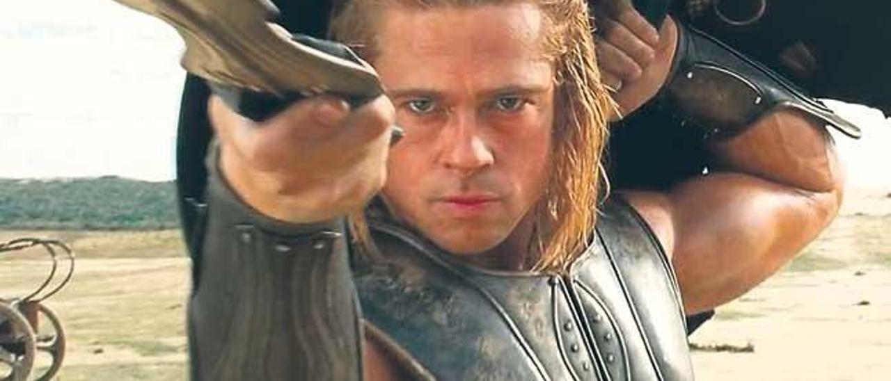 Brad Pitt como Aquiles en la película de Wolfgang Petersen ´Troya´, basada en la ´Ilíada´.