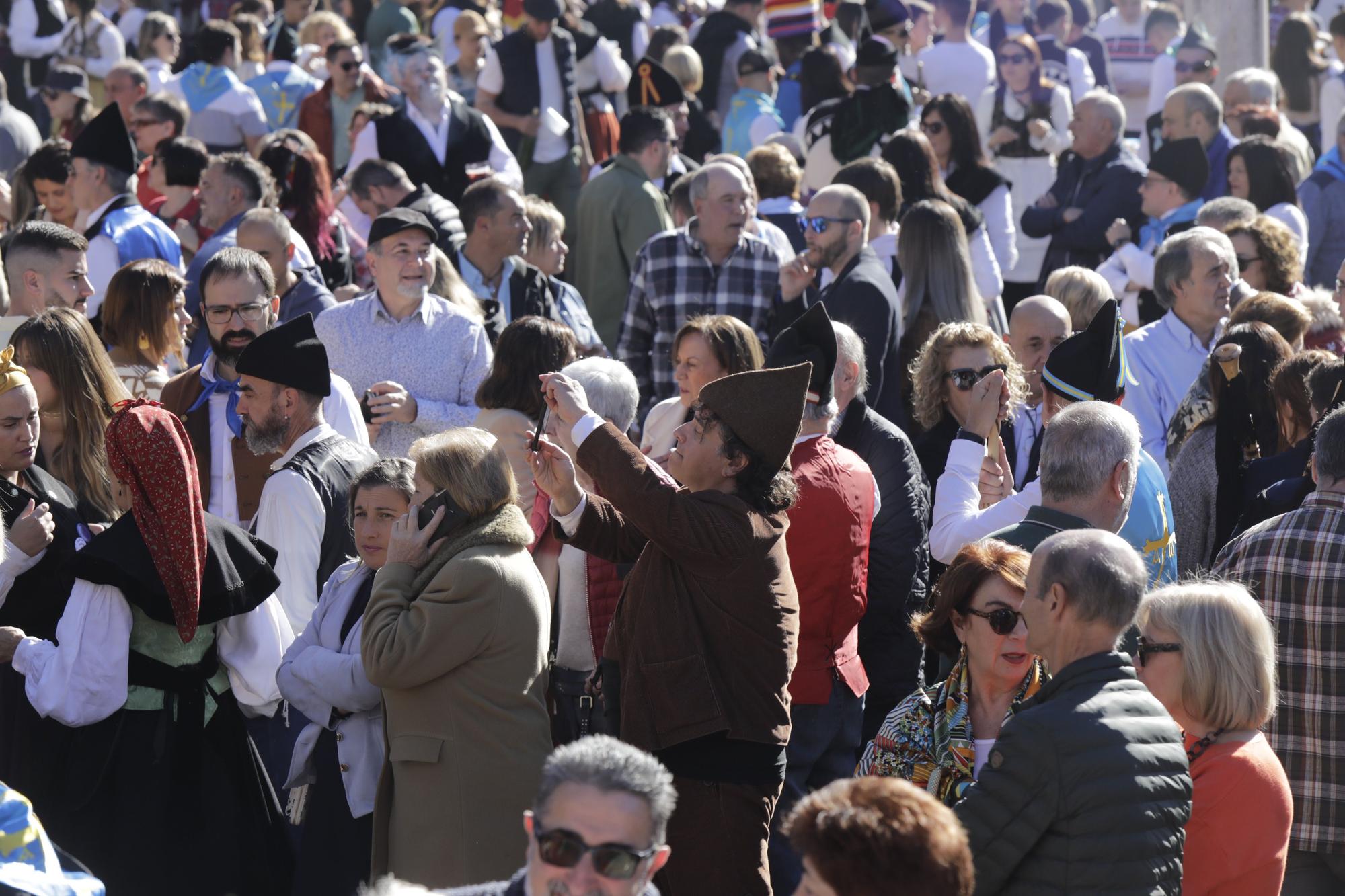 EN IMÁGENES: La localidad allerana de Moreda celebra San Martín, la fiesta de los Humanitarios