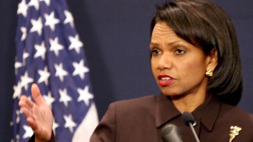 La secretaria de Estado de Estados Unidos, Condoleezza Rice, ofrece unas palabras durante una rueda de prensa mantenida hoy en El Cairo .