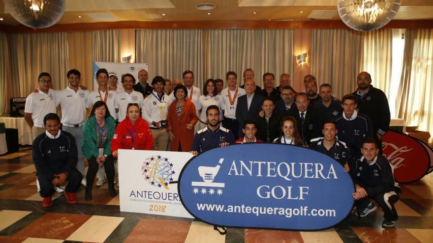 Foto de familia de todos los ganadores del Campeonato de España Universitario que ha tenido lugar en Antequera durante esta semana.