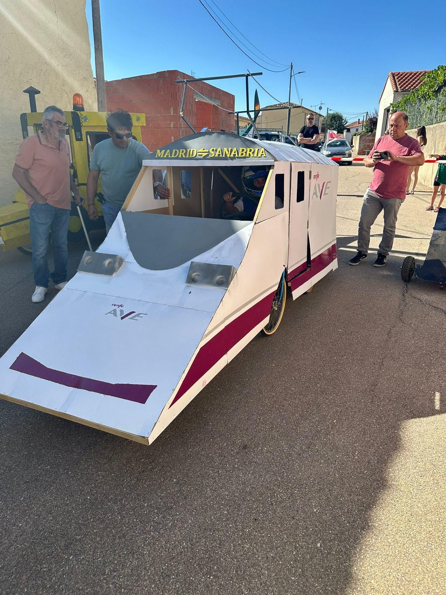 Carrera de autos locos en El Perdigón