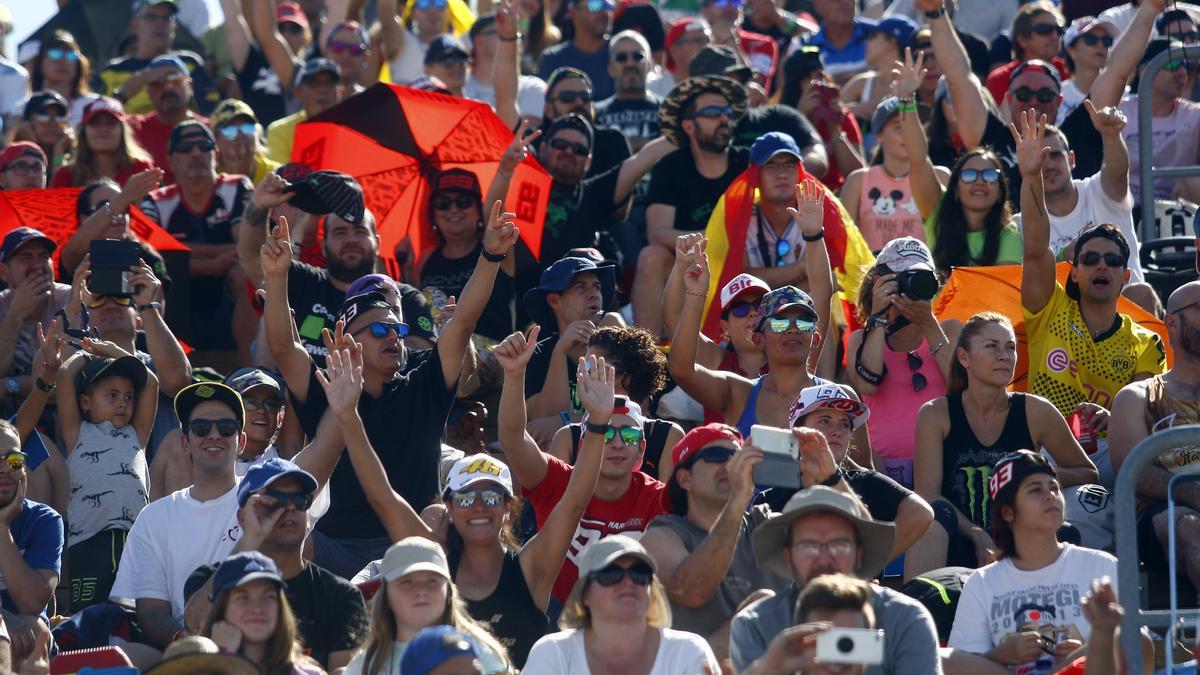 Las gradas de Motorland repletas, durante una carrera antes del coronavirus.