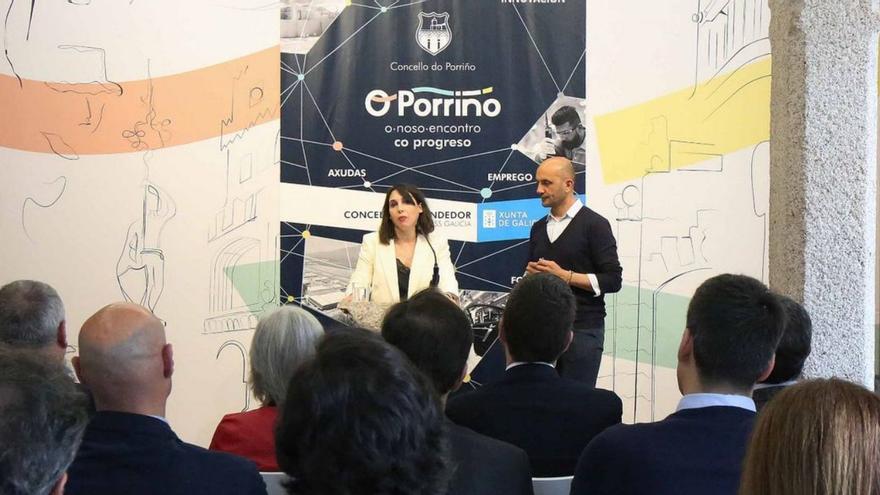 María Jesús Lorenzana y Alejandro Lorenzo, ayer, presentando el Concello Emprendedor.