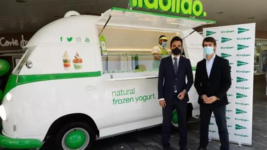 Llaollao abre su primer food truck en El Corte Inglés de Murcia