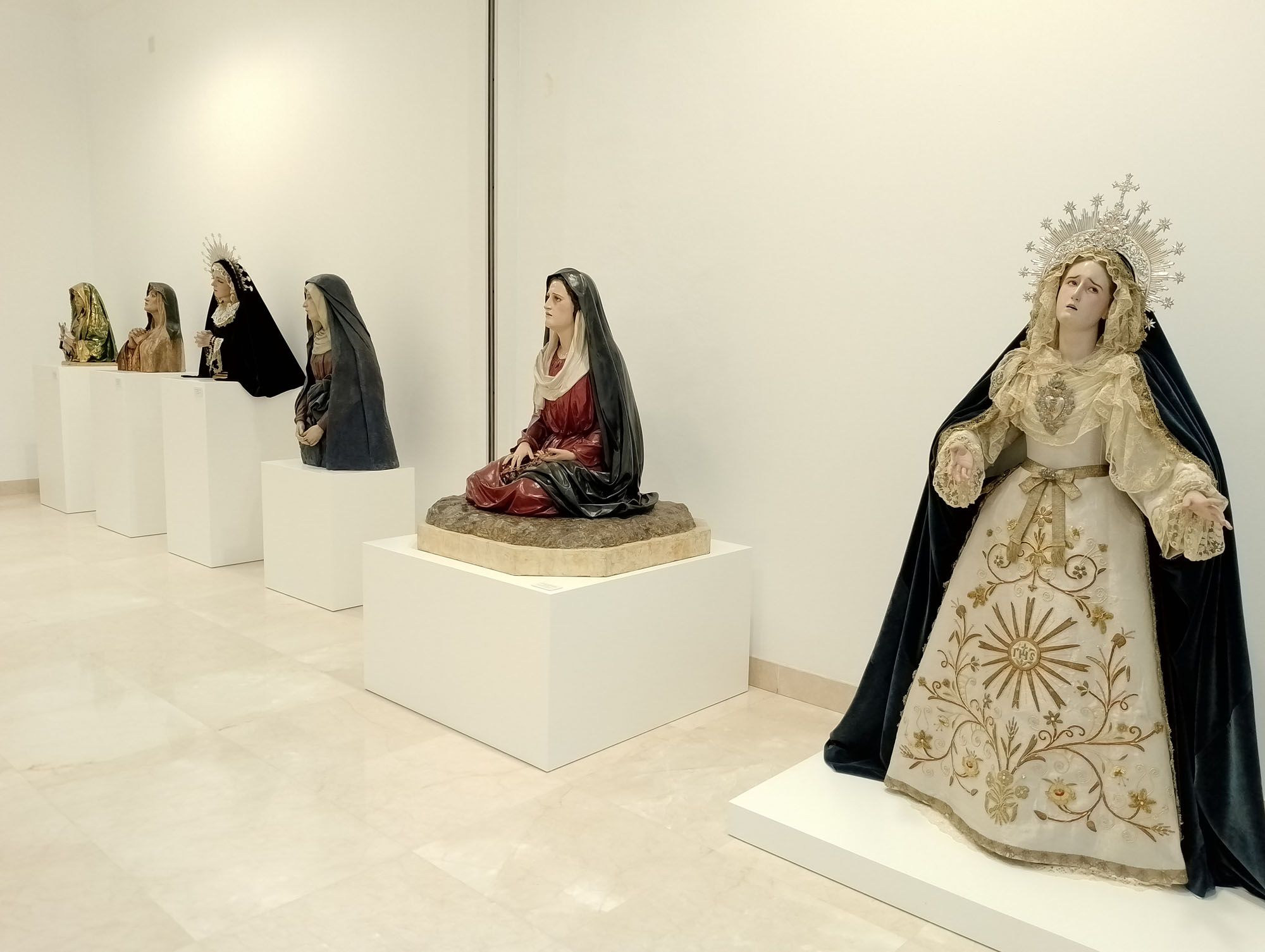 Exposición 'Gubia y pincel, la pasión en Málaga' en el MAD de Antequera