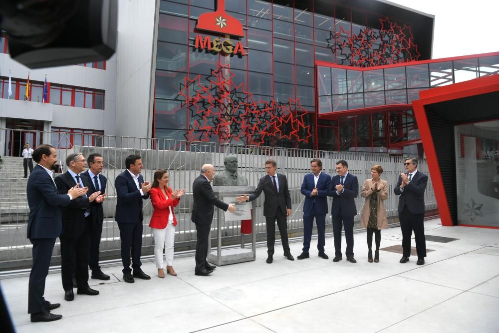 El presidente de la Xunta, Alberto Núñez Feijóo; el delegado del Gobierno, Javier Losada; y la alcaldesa de A Coruña, Inés Rey, participaron en un acto cargado de emoción y cerveza.