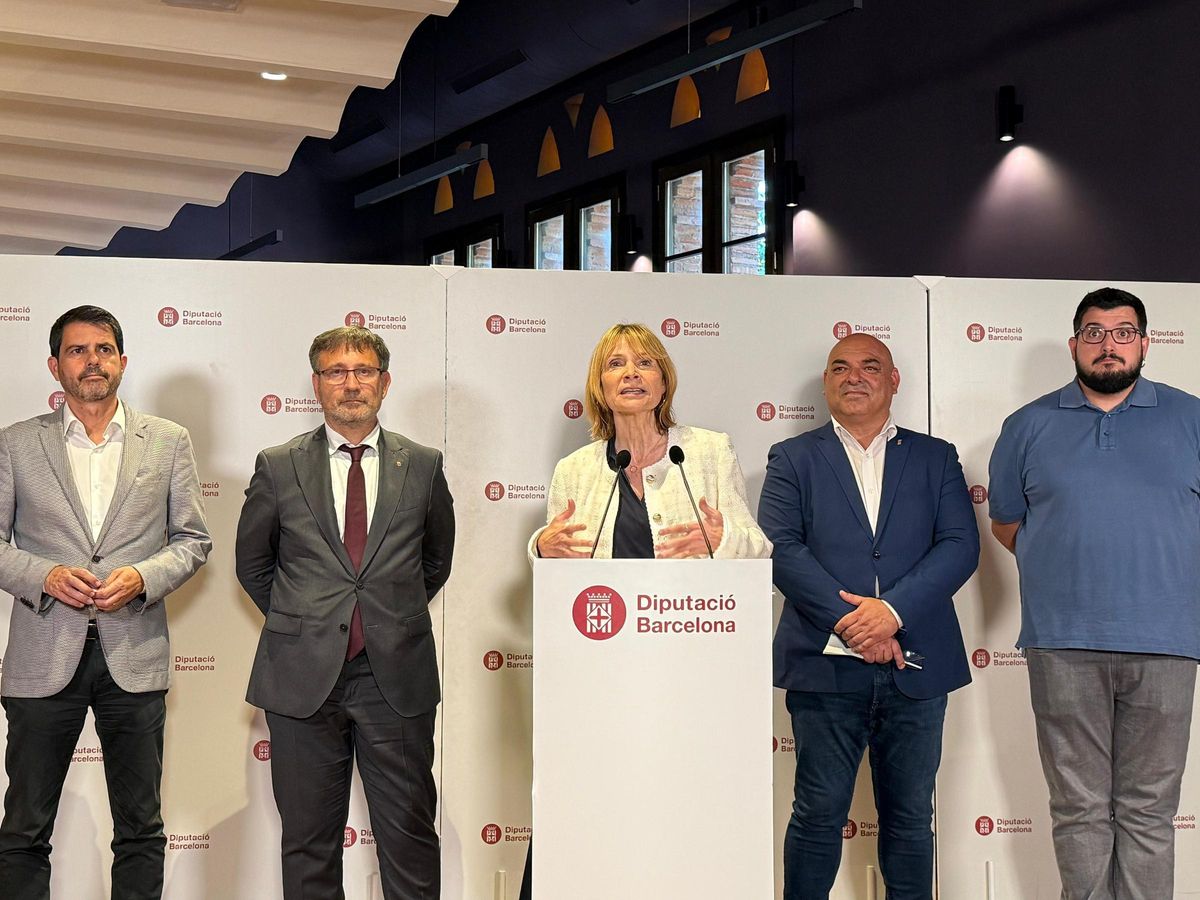 La presidenta de la Diputació de Barcelona, Lluïsa Moret, junto al conseller de Política Lingüística, Francesc Xaver Vila