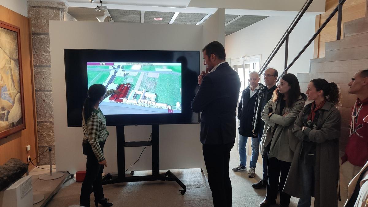 Una visita del conselleiro de Cultura, José López Campos, al Museo Massó para visitar las obras.