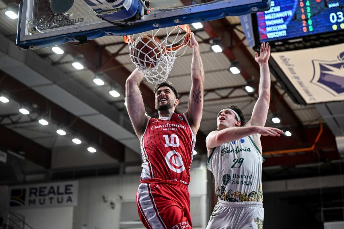 Jaime Fernández realiza un mate ante la oposición de McGlynn.