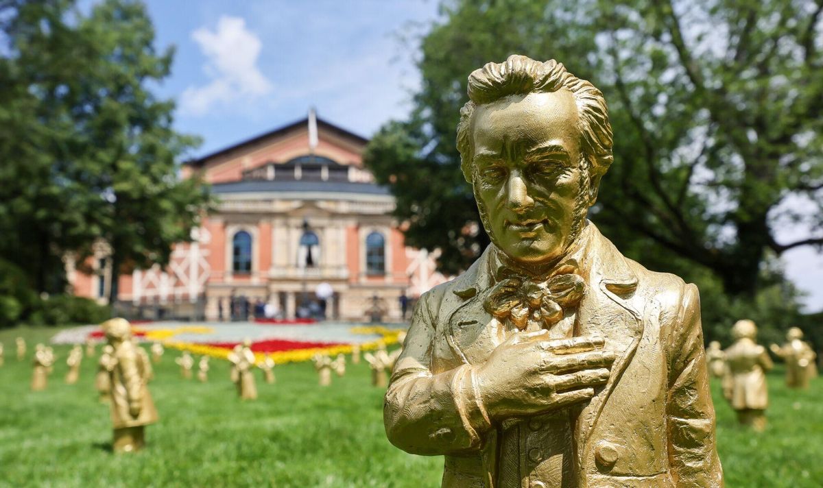 Pequeñas figuras de Richard Wagner del artista Ottmar Hoerl en Bayreuth.