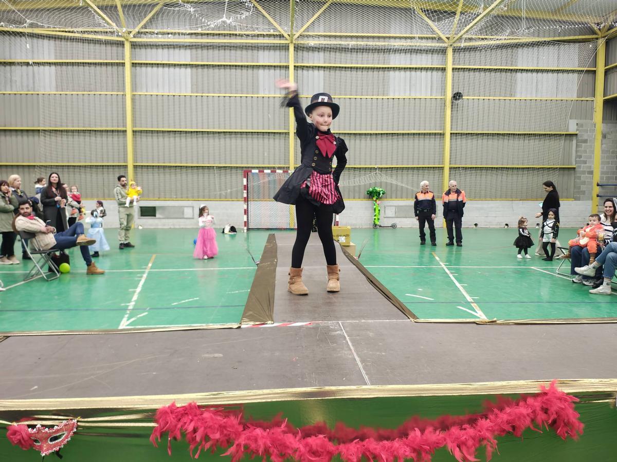 EN IMÁGENES: Salas y Láneo celebran el carnaval con un desfile de disfraces y un concurso de casadiellas