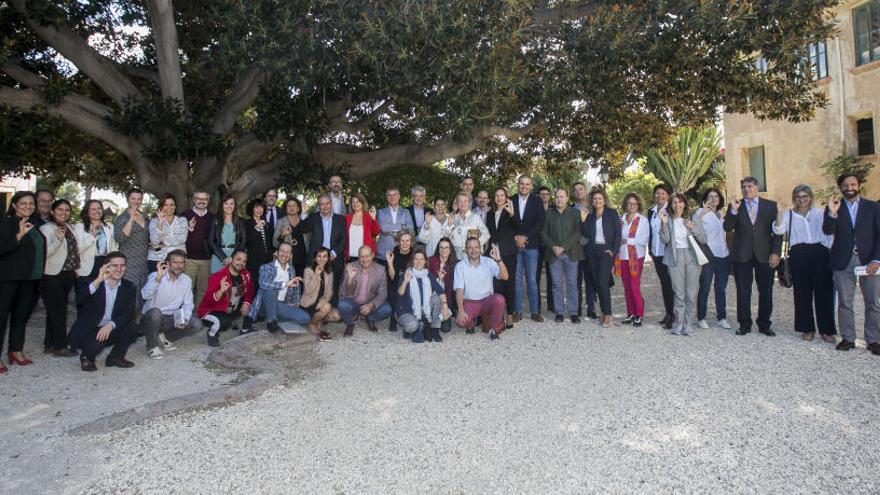 Foto de familia de los participantes en la jornada sobre economía circular en Torre Juana, organizado por AlicanTec y el Circular Economy Club en Alicante.