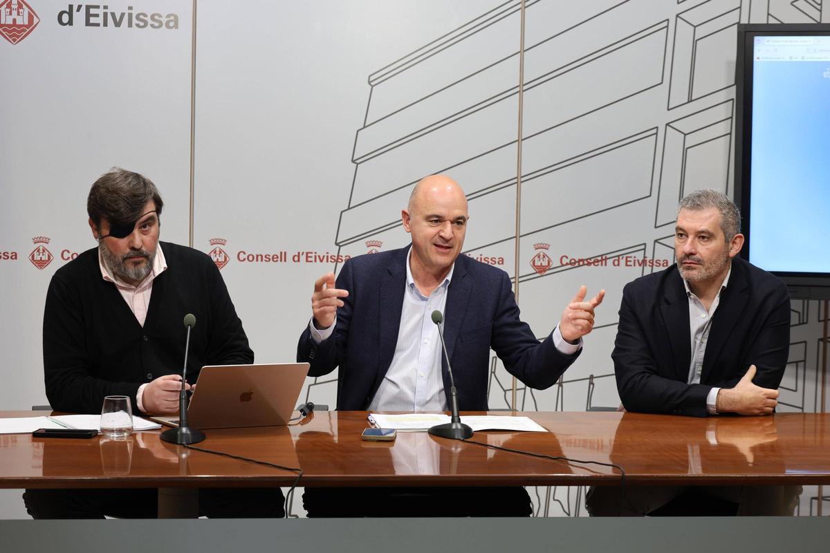 Simón Tur, Vicent Marí y Juan Miguel Costa, durante la presentación del SIT.