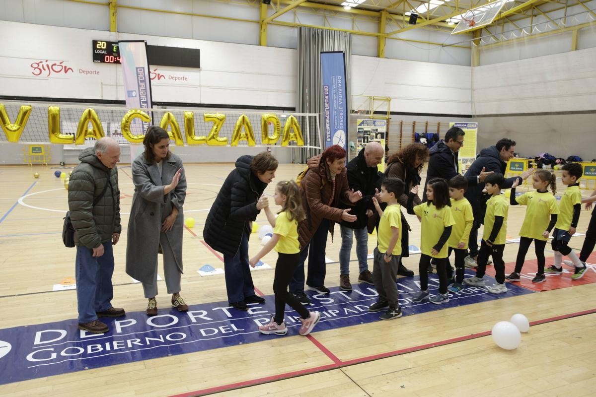 Gijón. Presentación de escuelas deportivas y equipos 2025/26 del CV La Calzada y 40 aniversario.