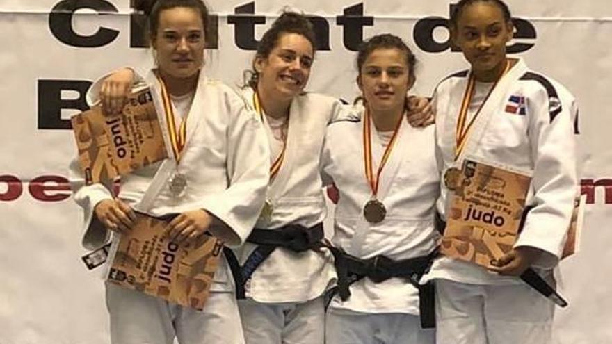 Carla Ubasart, a l&#039;esquerra, va pujar al segon graó del podi en -57 kg