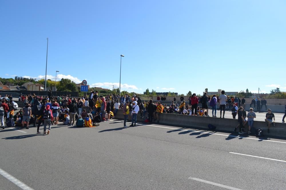 Els estudiants buiden les aules i tornen a tallar el trànsit a Manresa