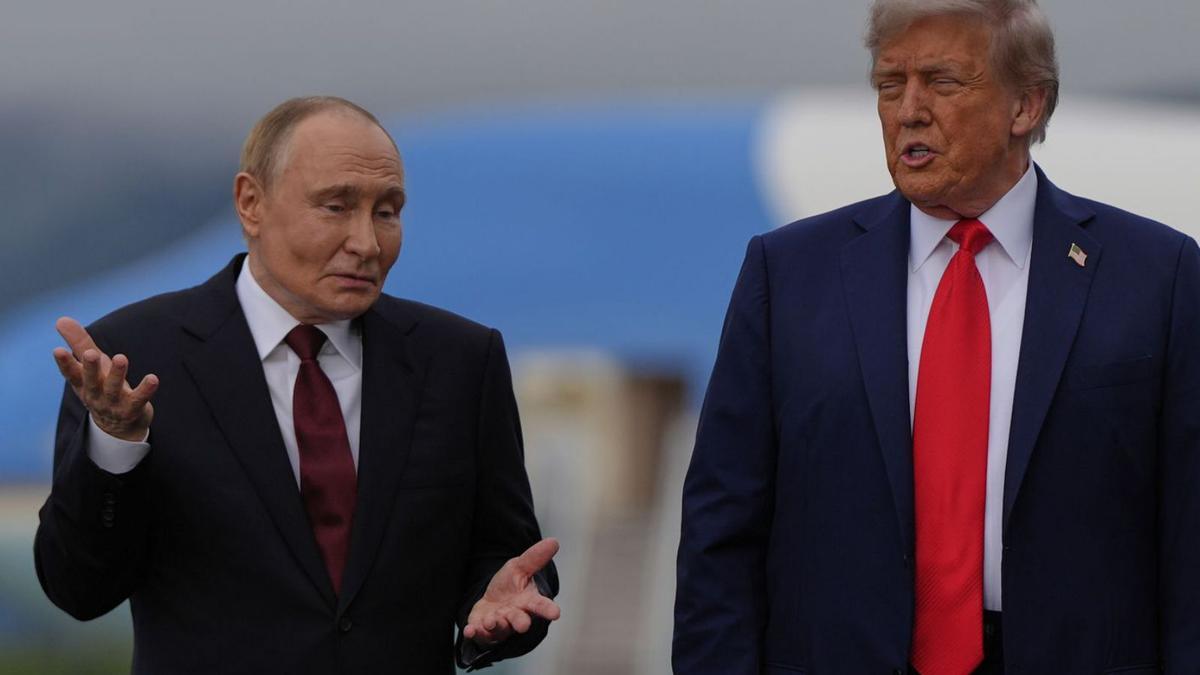 El president rus, Vladímir Putin, i el líder nord-americà, Donald Trump, en la cimera d’Alaska del mes d’agost passat. |  JULIA DEMAREE NIKHINSON / AP