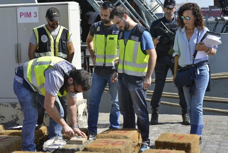 23/10/2018 LAS PALMAS DE GRAN CANARIA. Llegada a la Base Naval del barco remolcador Breath cargado con 1400kg de cocaína que ha sido apresado en aguas próximas a Canarias.  FOTO: J. PÉREZ CURBELO  | 23/10/2018 | Fotógrafo: José Pérez Curbelo