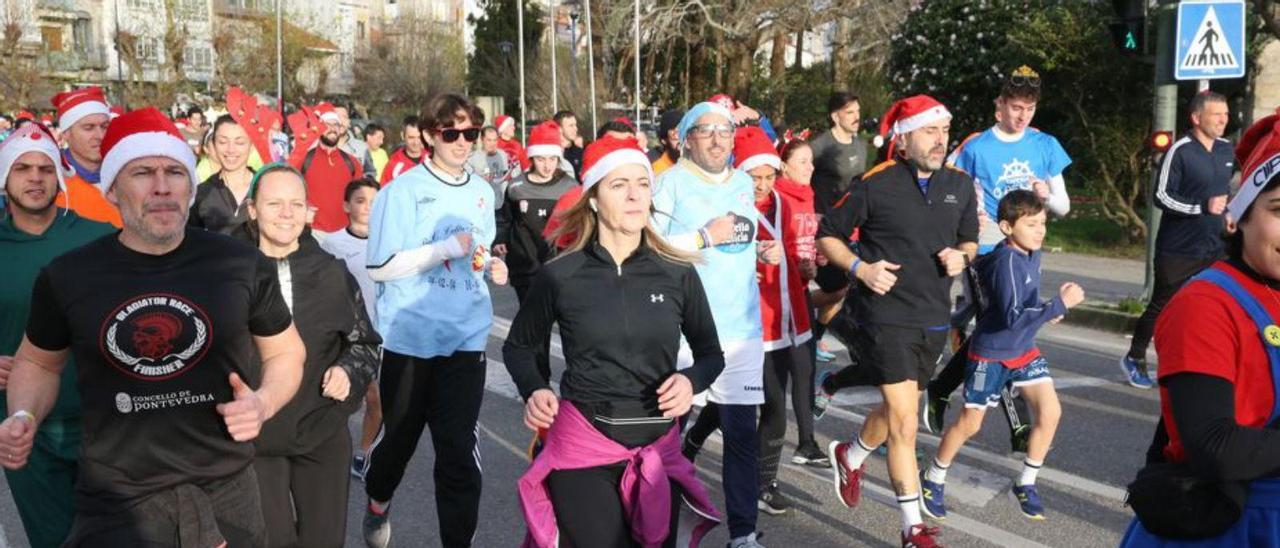 Participantes en la carrera San Silvestre de Cangas.