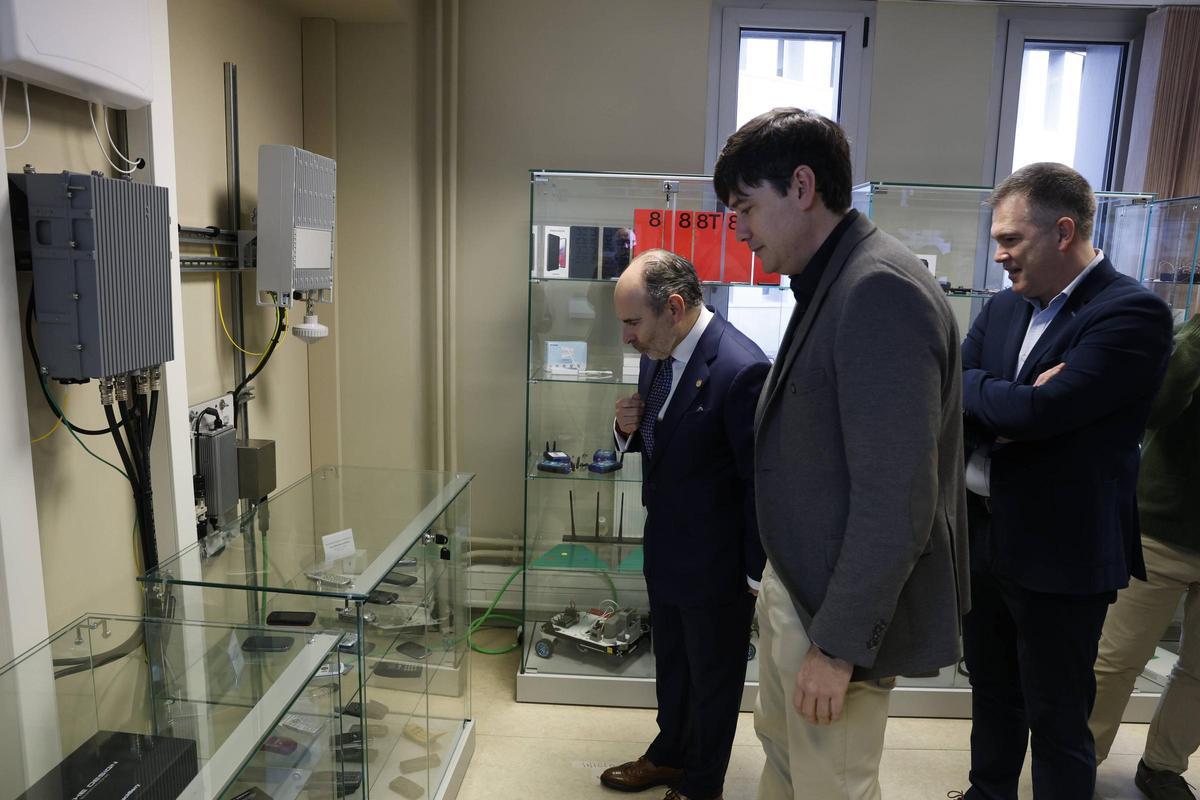 La visita del rector al Campus de Gijón, en imágenes