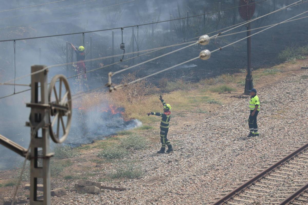 Gran incendio en la carretera del Aeropuerto