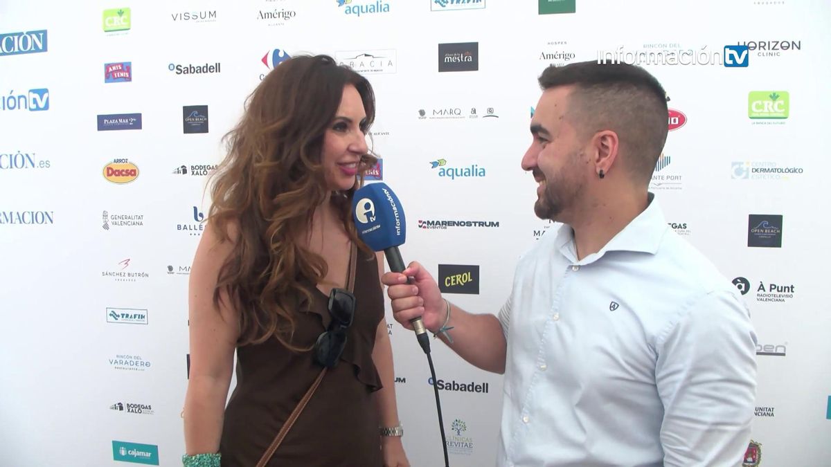 Ana Poquet se acerca al Racó de Información TV en plenas fiestas