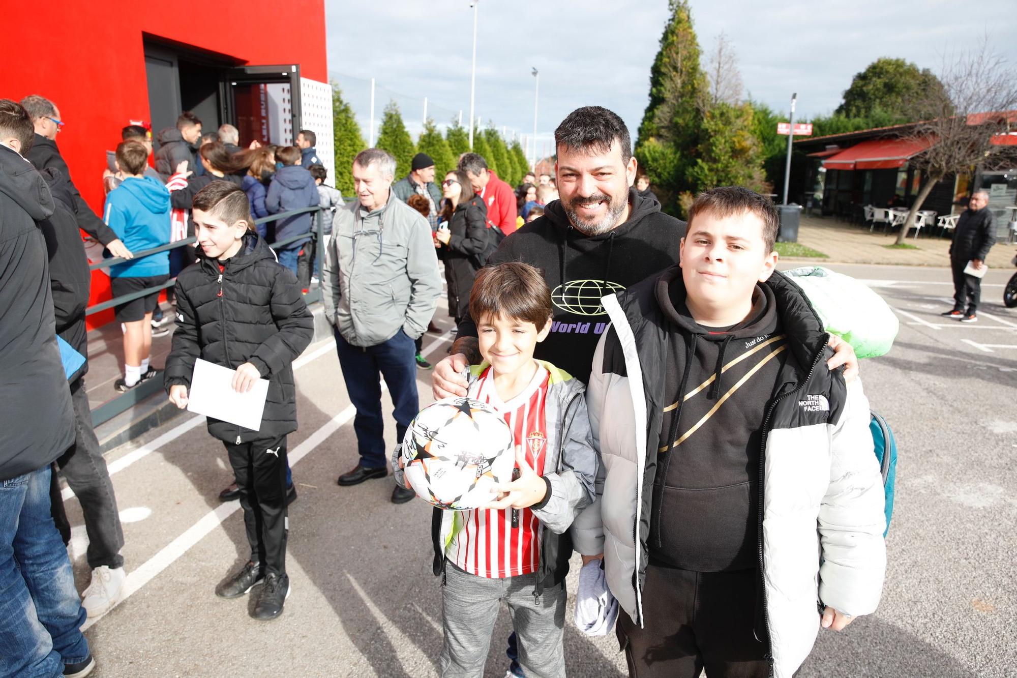 En imágenes: Así fue el encuentro entre aficionados y jugadores del Sporting