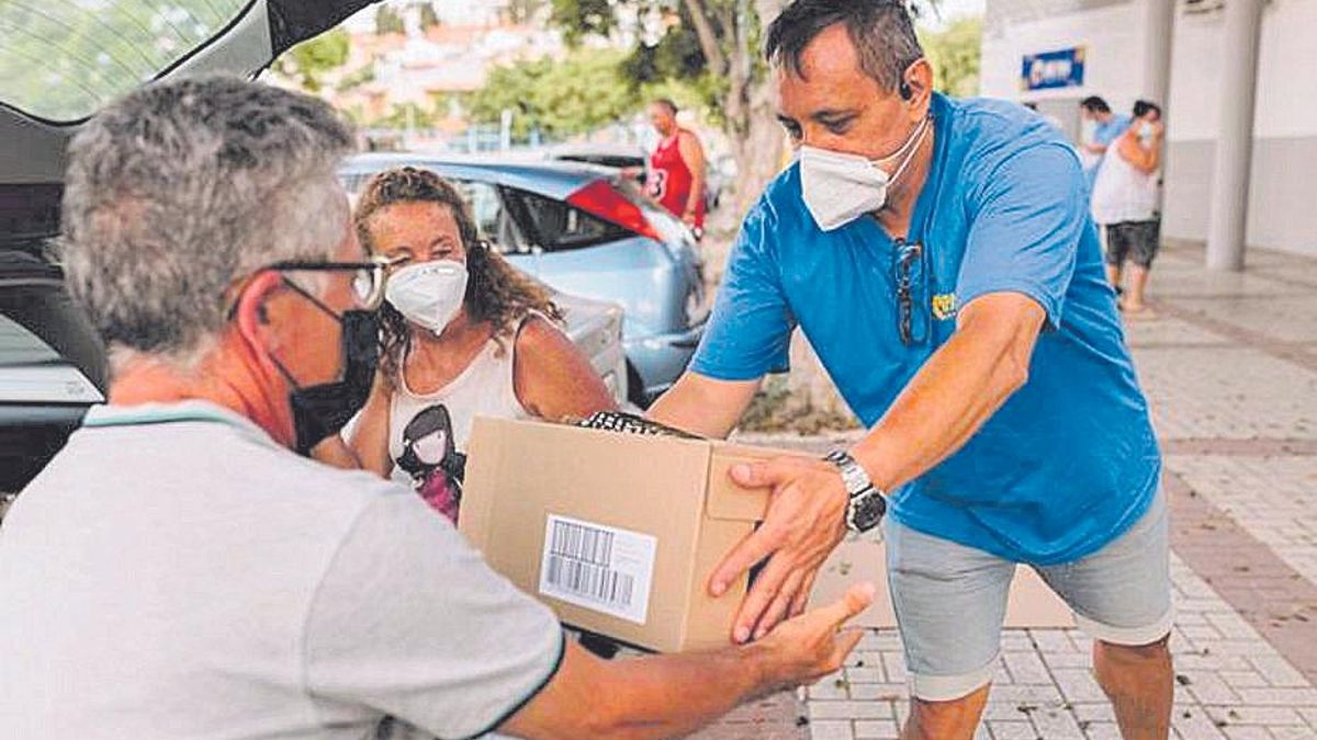 Reparto de alimentos de Inpavi en La Corta.