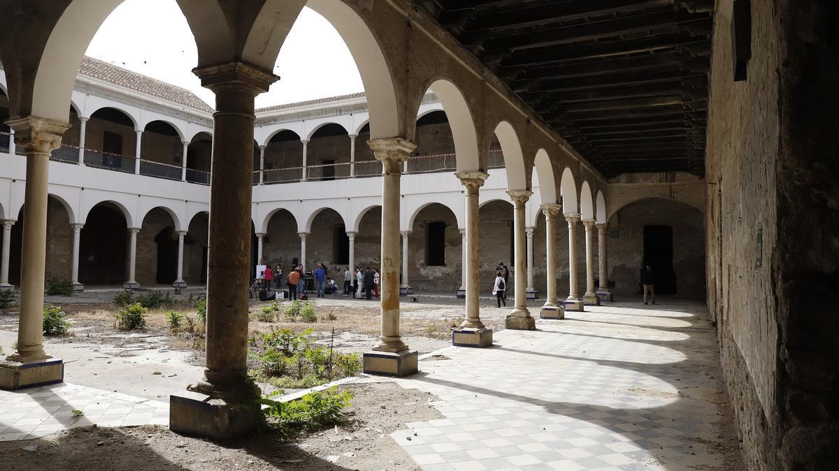 Claustro del antiguo Convento de la Trinidad