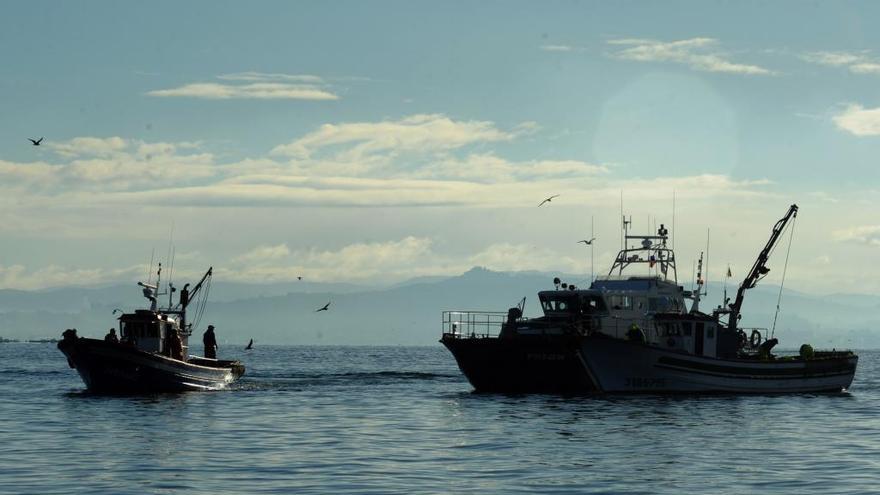 Un control de Gardacostas en la ría.