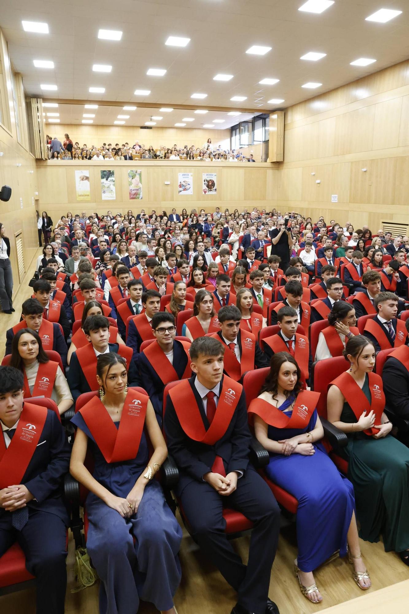 Los colegios e institutos de Gijón se van de graduación (en imágenes)