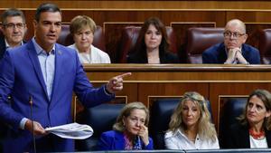 Pedro Sánchez, junto a Nadia Calviño, Yolanda Díaz y Teresa Ribera, en el Congreso de los Diputados.