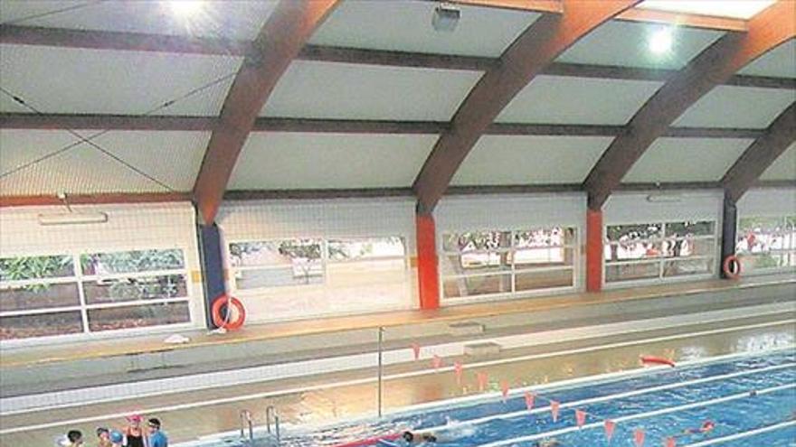 La piscina cubierta libera de los cursos de natación a la del Termet