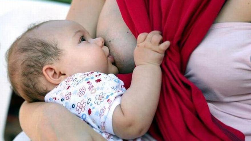 &quot;No puedes dar el pecho a tu hija dentro del agua&quot;