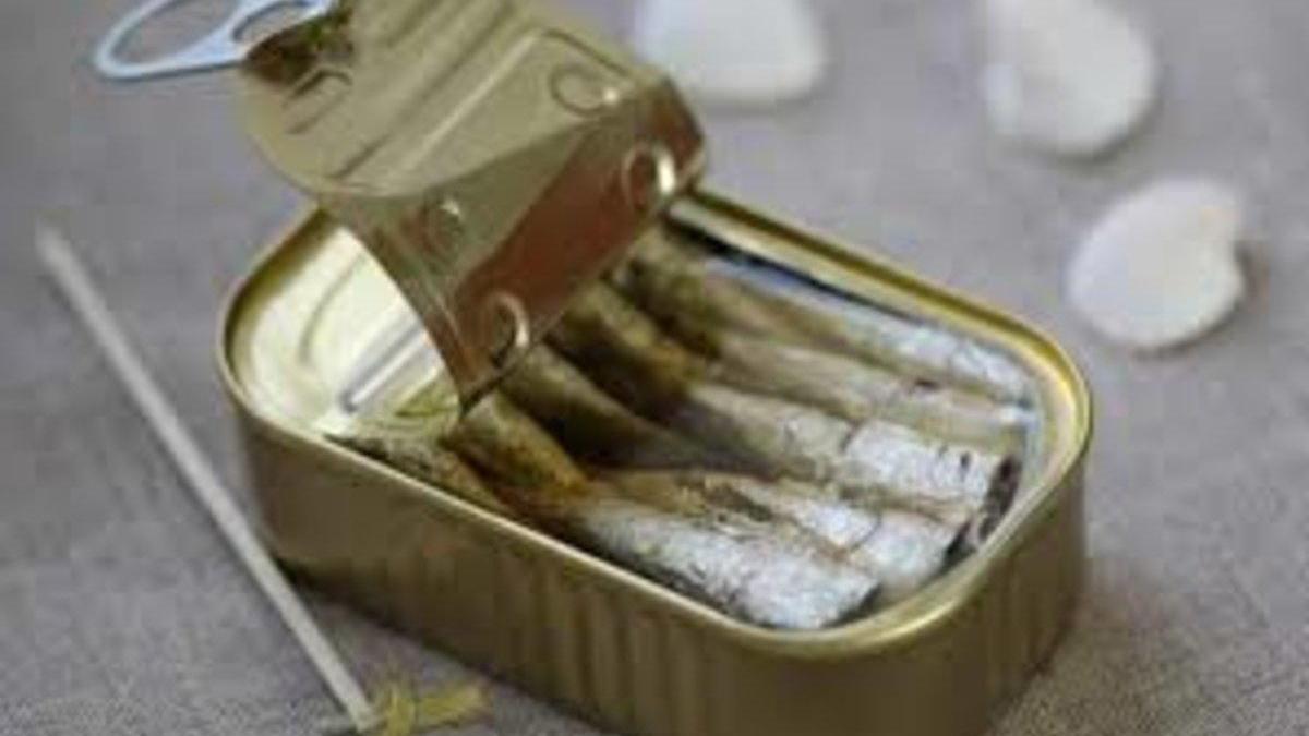 “Si ves esto al abrir una lata de sardinas, tírala de inmediato”
