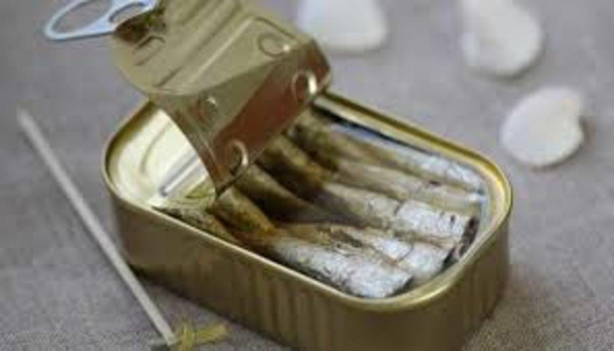 “Si ves esto al abrir una lata de sardinas, tírala de inmediato”