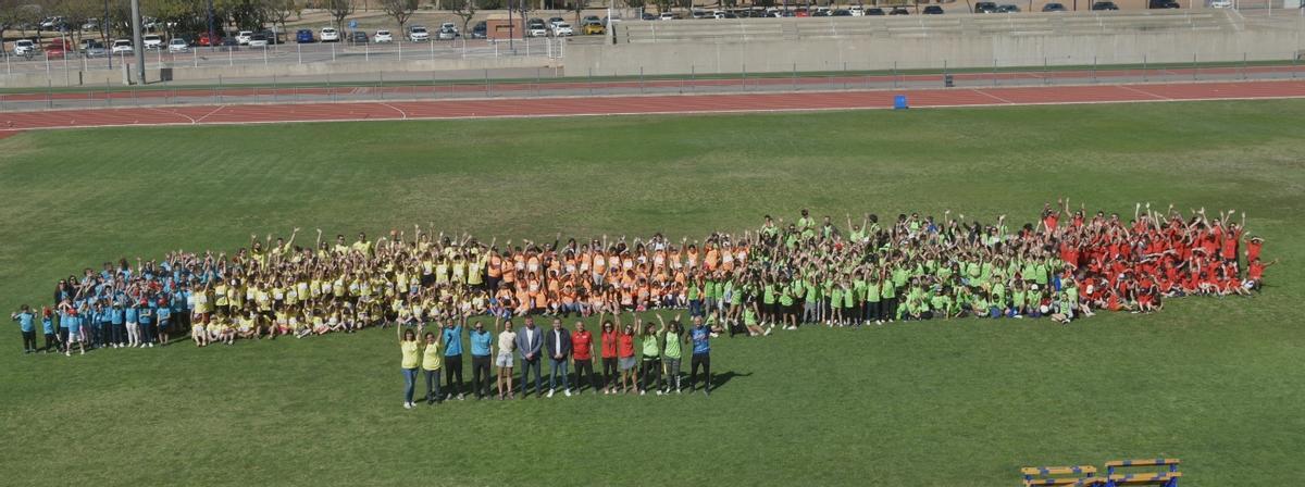 Foto de familia de la actividad  &quot;Penyagolosa a l'escola&quot;.