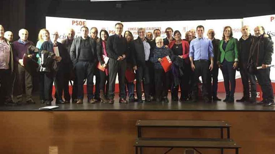 Foto de familia de los alcaldes socialistas de la región.