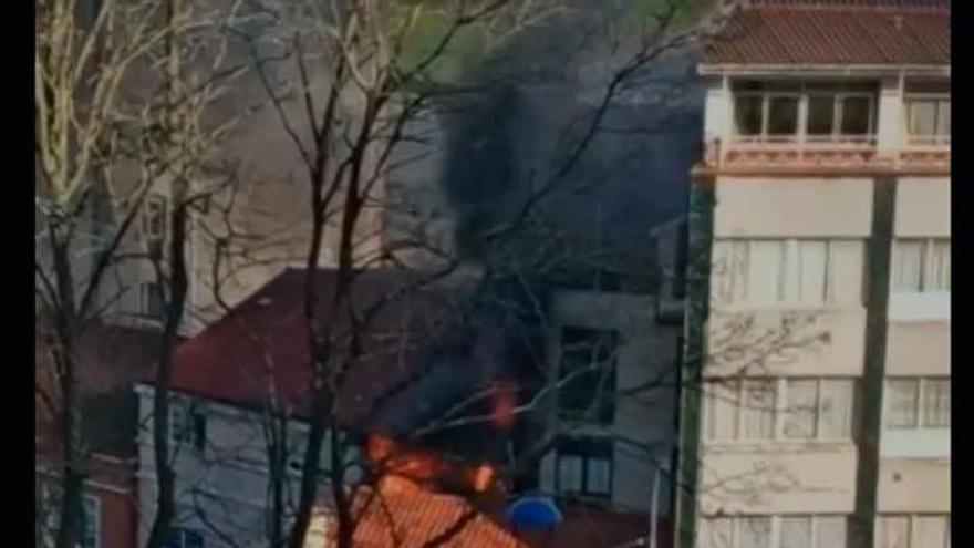 Incendio en una vivienda de A Corveira en Culleredo