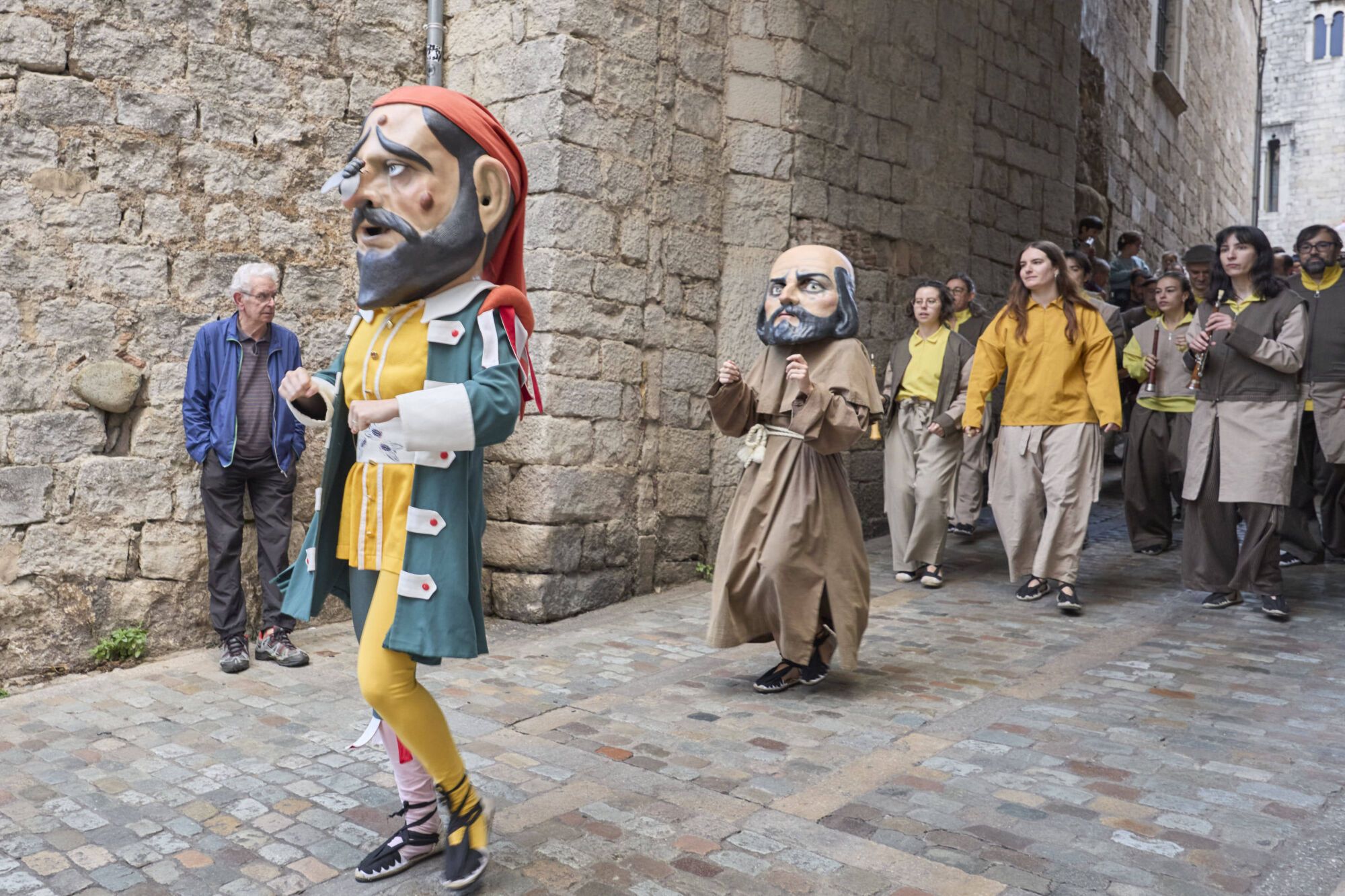 Les fotos de la passejada de capgrossos i gegants a la plaça de la catedral de Girona