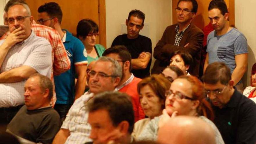 Afiliados del PSOE firman para exigir a la gestora de Madrid un congreso