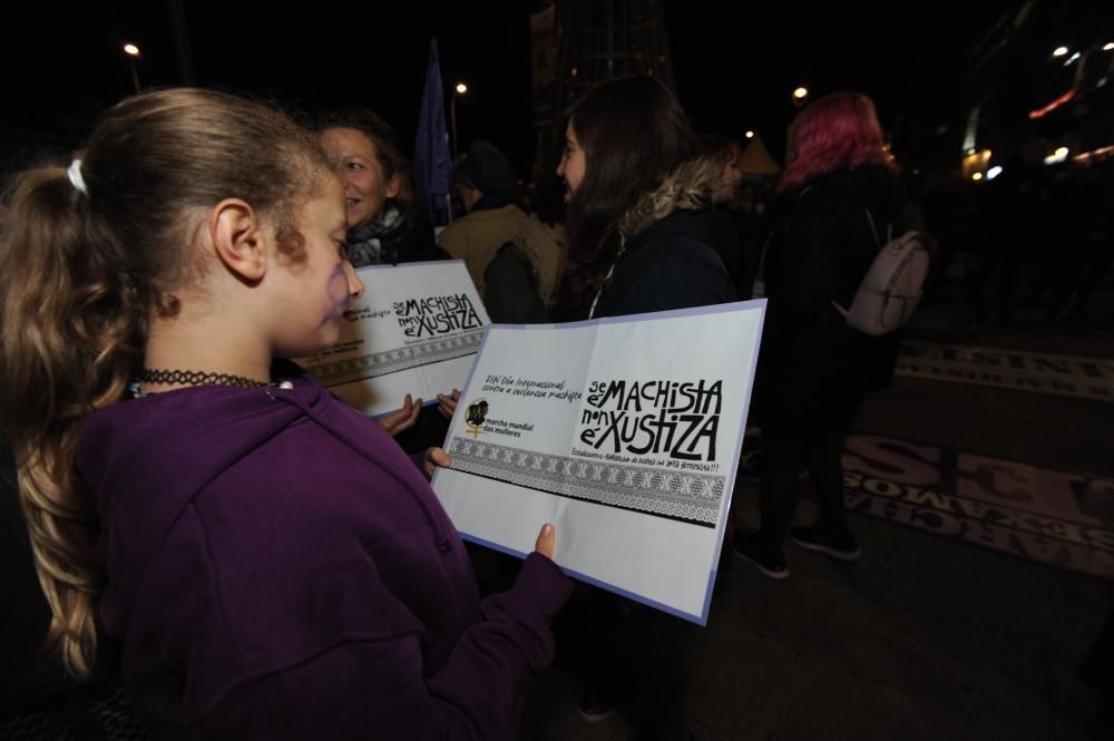 Los manifestantes han protagonizado entre consignas y pancartas una marcha quepartió del Obelisco y llegó hasta la plaza de Galicia.